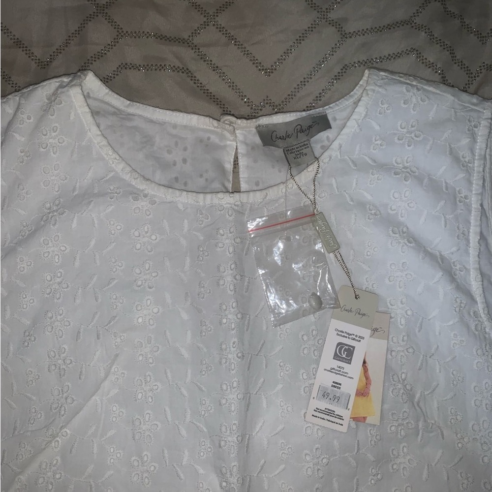 Charlie Paige White Eyelet Round-Neck Sleeveless Blouse